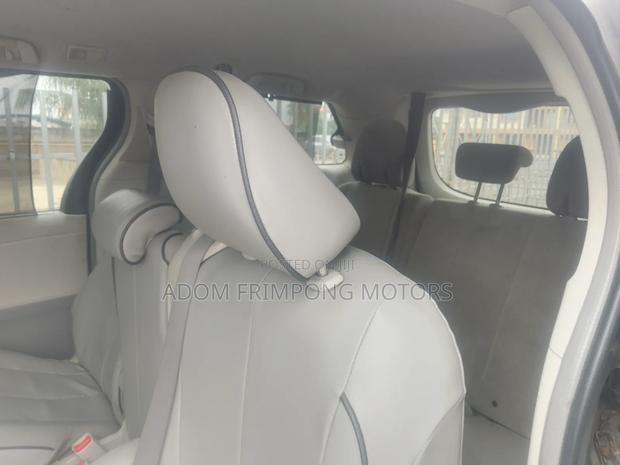 Toyota Sienna 2011 Gray