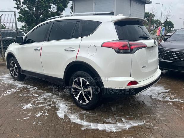Toyota RAV4 2018 White