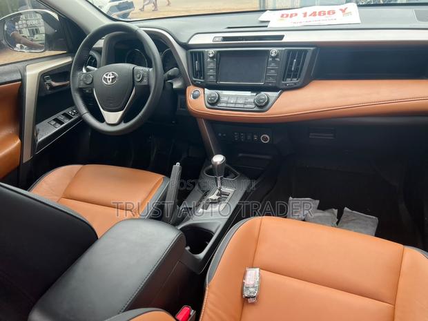 Toyota RAV4 2018 White