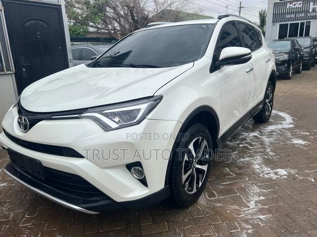 Toyota RAV4 2018 White