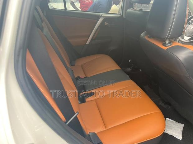 Toyota RAV4 2018 White