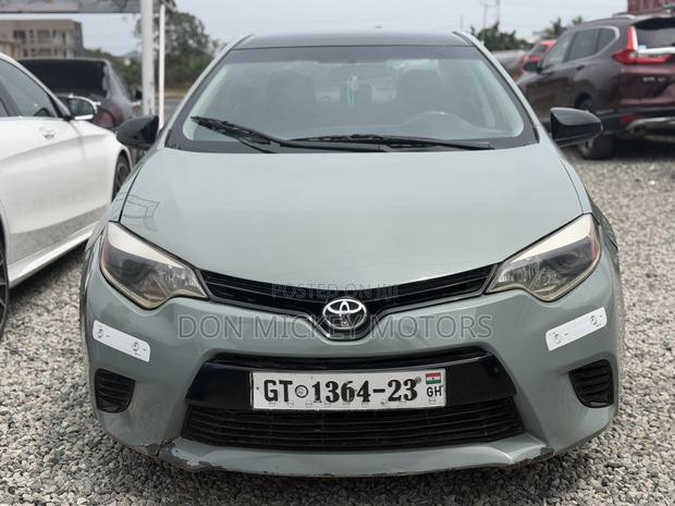 Toyota Corolla LE 4dr Sedan (1.8L 4cyl CVT) 2015 Gray