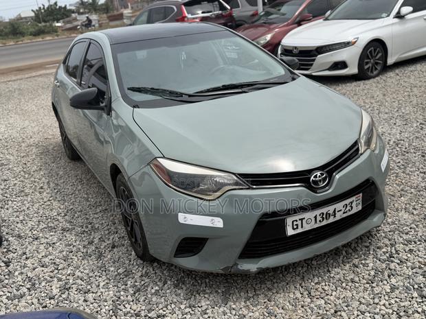Toyota Corolla LE 4dr Sedan (1.8L 4cyl CVT) 2015 Gray