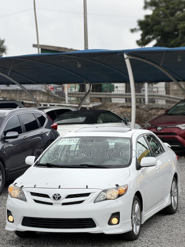Toyota Corolla S 5-Speed 2013 White