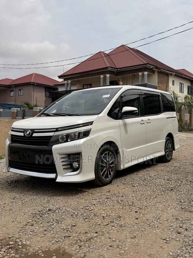 Toyota Voxy ZS Kirameki 2WD 8-Seater 2015 White