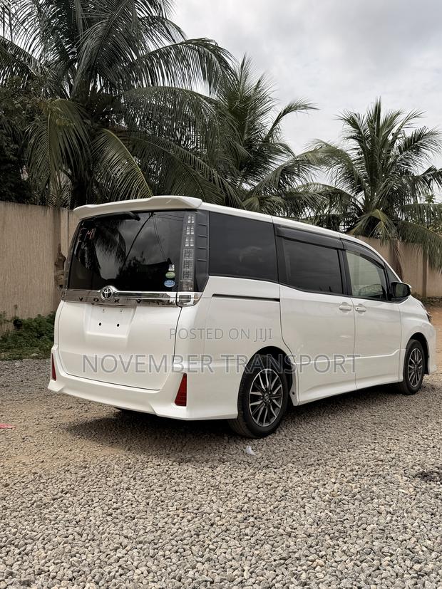 Toyota Voxy ZS Kirameki 2WD 8-Seater 2015 White