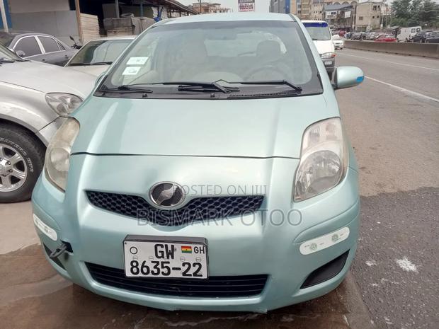 Toyota Vitz 2010 Gray