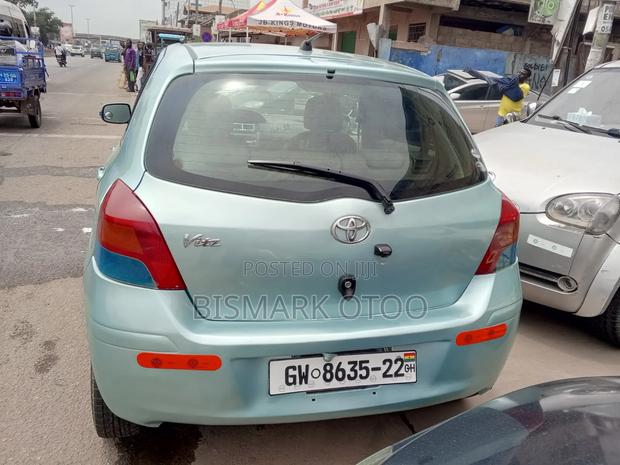 Toyota Vitz 2010 Gray