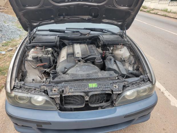 BMW 520i 2000 Green