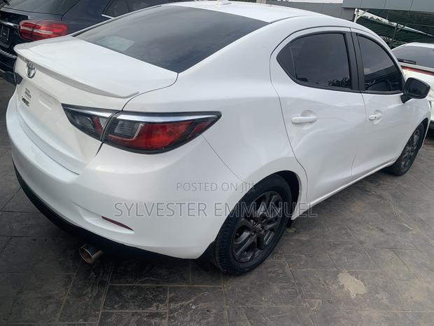 Toyota Yaris 1.5 Sedan LE 2020 White