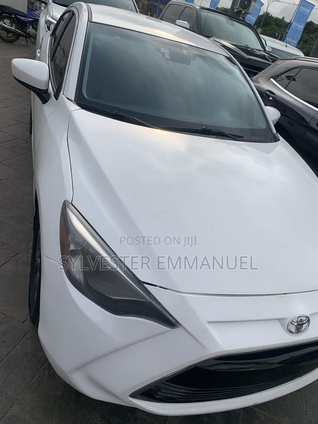 Toyota Yaris 1.5 Sedan LE 2020 White