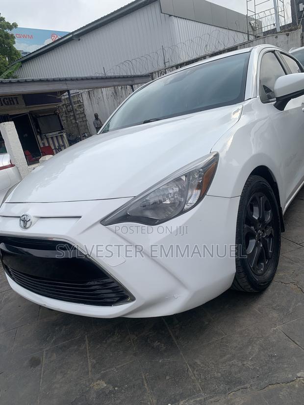 Toyota Yaris 1.5 Sedan LE 2020 White