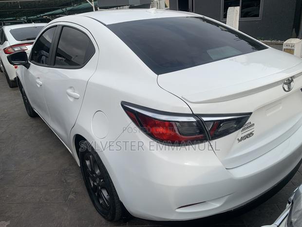 Toyota Yaris 1.5 Sedan LE 2020 White