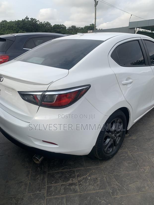Toyota Yaris 1.5 Sedan LE 2020 White