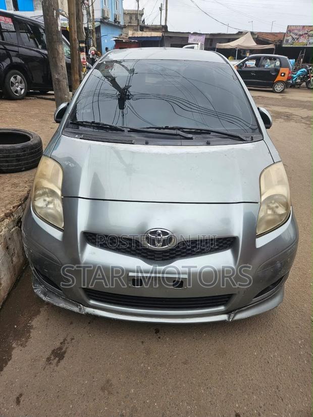 Toyota Yaris 2010 Silver