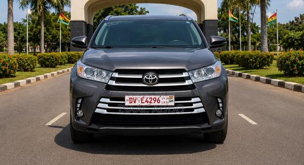 Toyota Highlander XLE 2019 Gray
