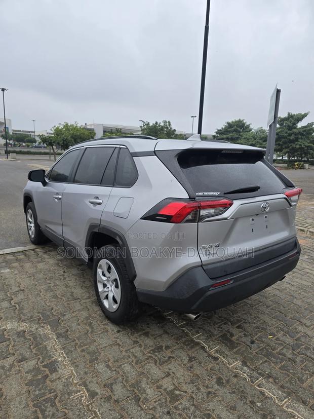 Toyota RAV4 2021 Silver