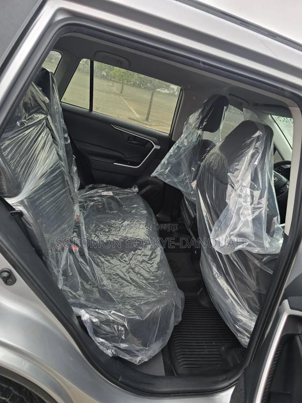 Toyota RAV4 2021 Silver