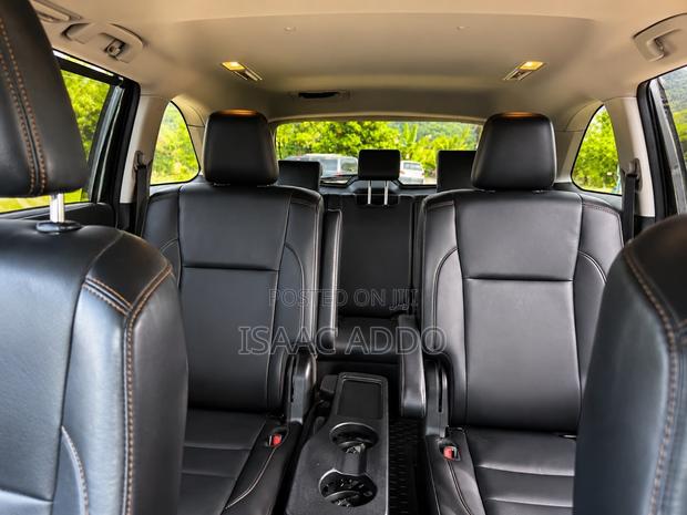 Toyota Highlander XLE 2019 Gray