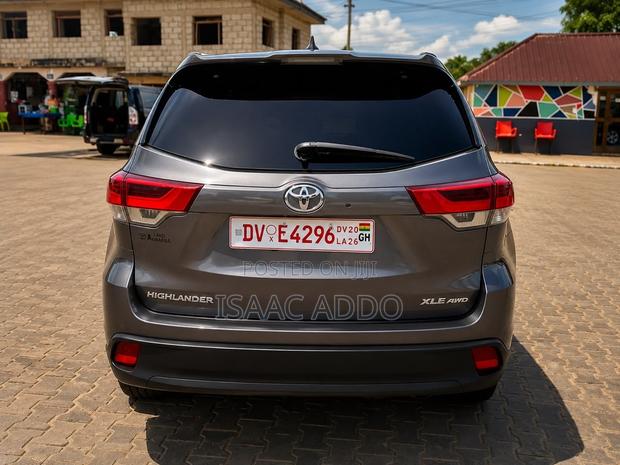 Toyota Highlander XLE 2019 Gray