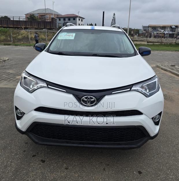 Toyota RAV4 LE AWD (2.5L 4cyl 6A) 2017 White