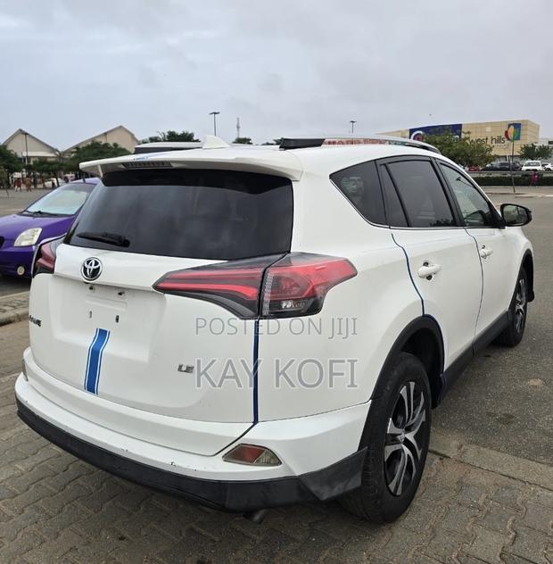 Toyota RAV4 LE AWD (2.5L 4cyl 6A) 2017 White