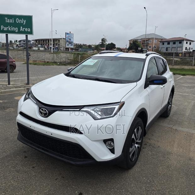 Toyota RAV4 LE AWD (2.5L 4cyl 6A) 2017 White