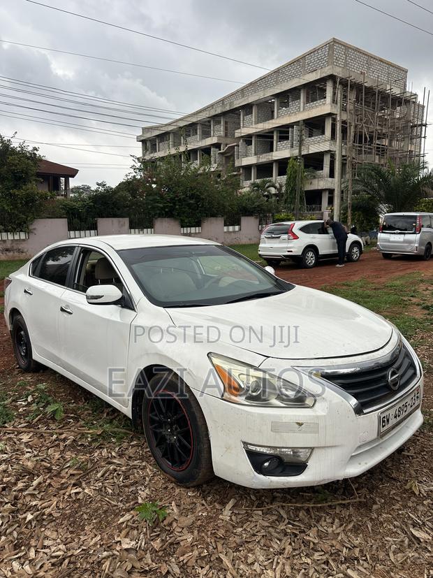 Nissan Altima 2015 White
