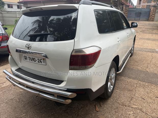 Toyota Highlander Plus 2.7L 2WD 2013 Silver