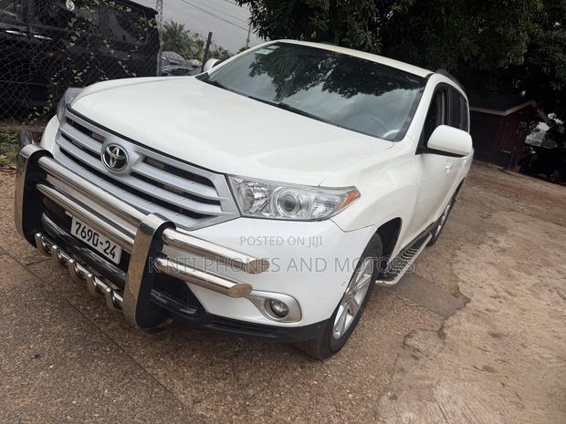 Toyota Highlander Plus 2.7L 2WD 2013 Silver