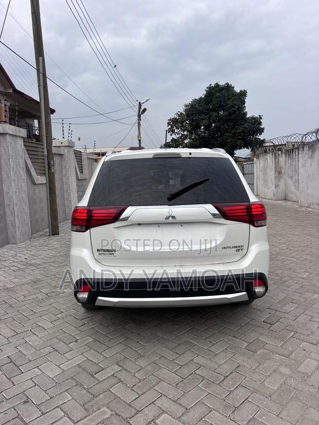 Mitsubishi Outlander 2016 White