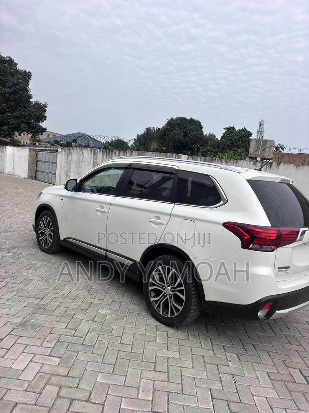 Mitsubishi Outlander 2016 White