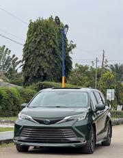 Toyota Sienna XLE 7-Passenger AWD 2021 Green for sale