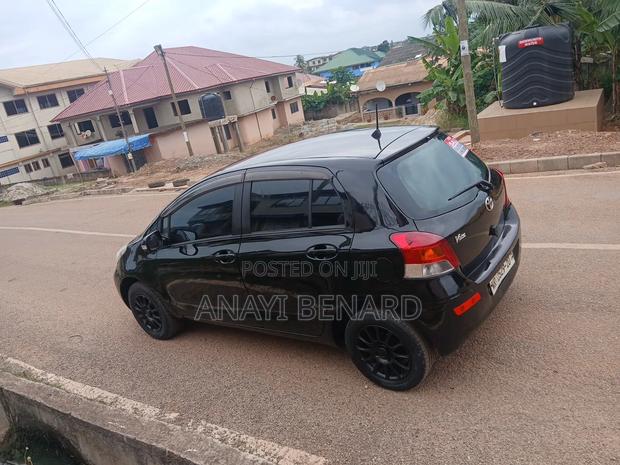 Toyota Vitz 1.0 FWD 3dr 2010 Black