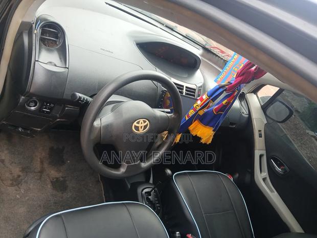 Toyota Vitz 1.0 FWD 3dr 2010 Black