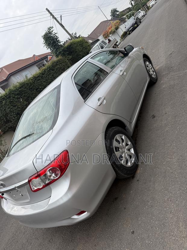 Toyota Corolla LE 4dr Sedan (1.8L 4cyl 4A) 2013 White