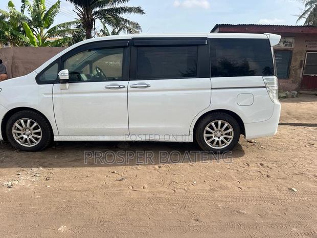 Honda Stepwgn 2013 White