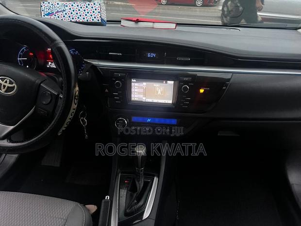 Toyota Corolla LE 4dr Sedan (1.8L 4cyl CVT) 2016 Gray