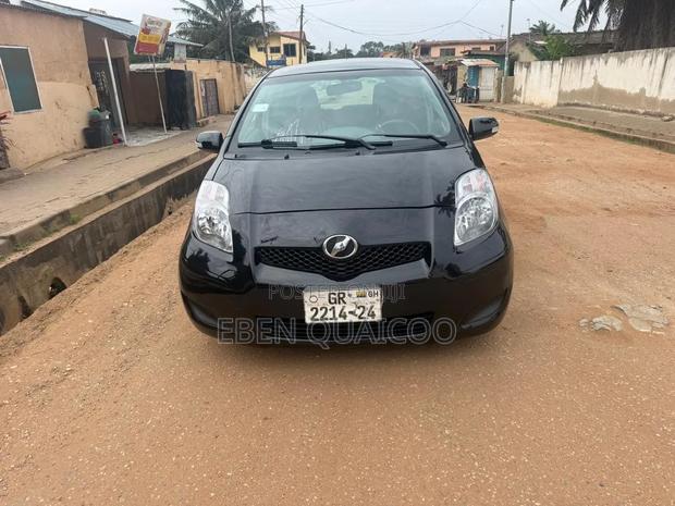 Toyota Vitz 2010 Black