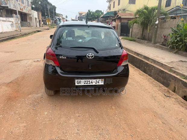 Toyota Vitz 2010 Black