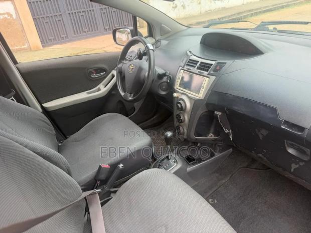 Toyota Vitz 2010 Black
