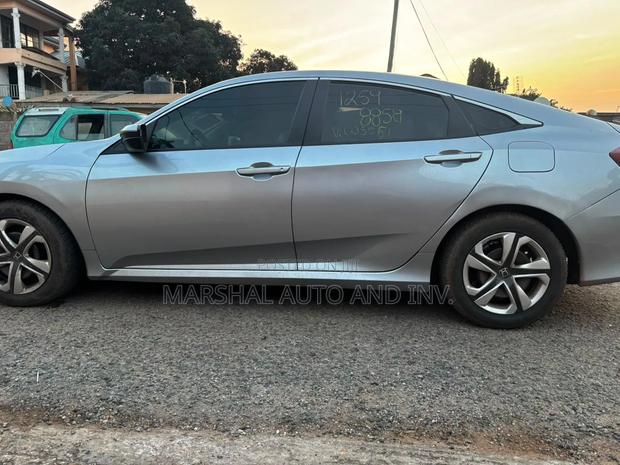 Honda Civic 2018 Silver