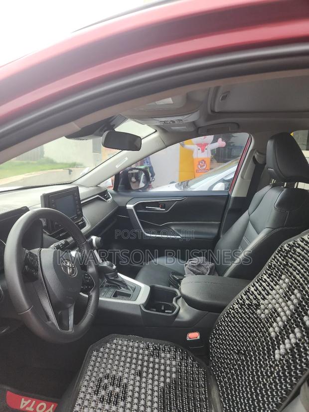 Toyota RAV4 2022 Red