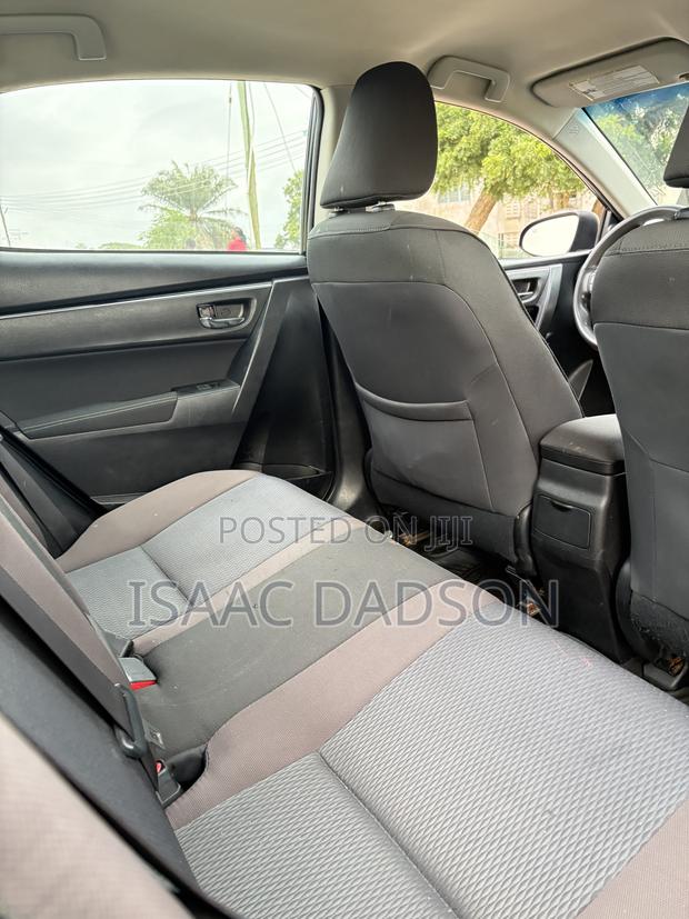 Toyota Corolla LE (1.8L 4cyl 2A) 2018 Black