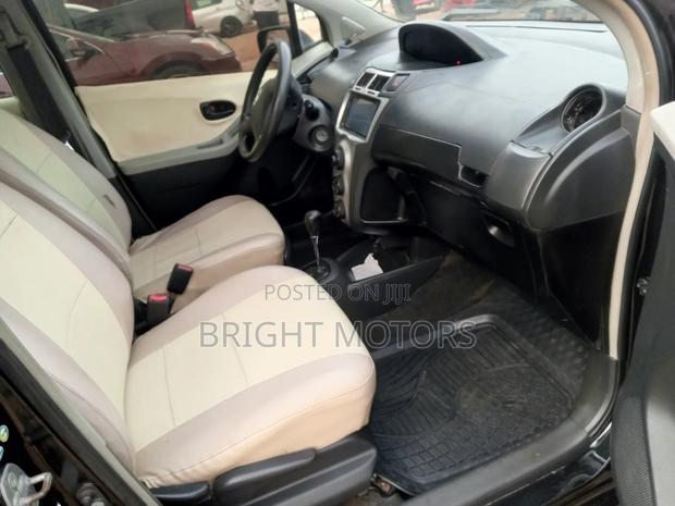 Toyota Vitz 2010 Black