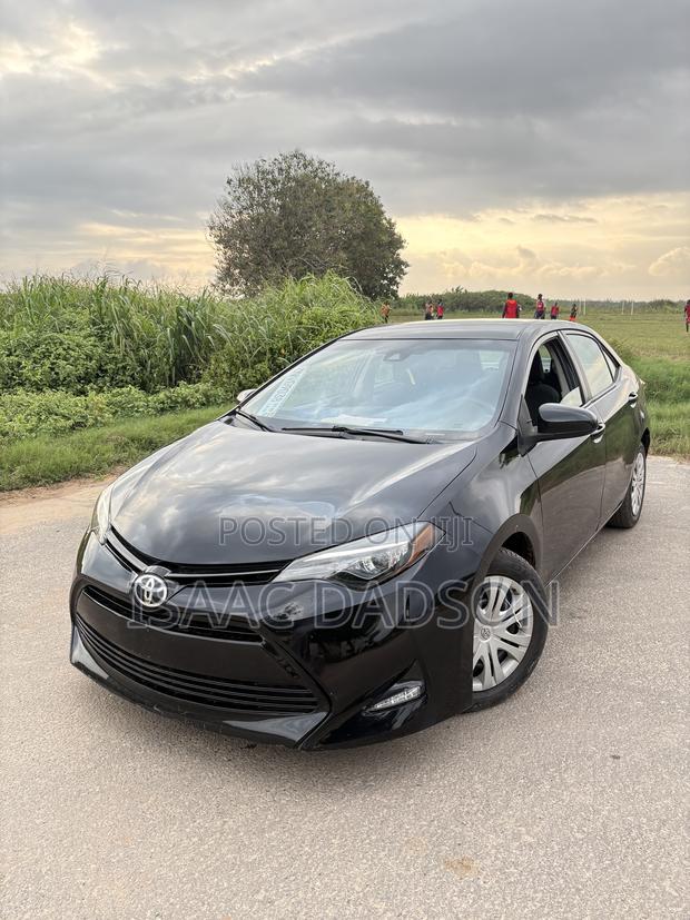 Toyota Corolla LE (1.8L 4cyl 2A) 2018 Black