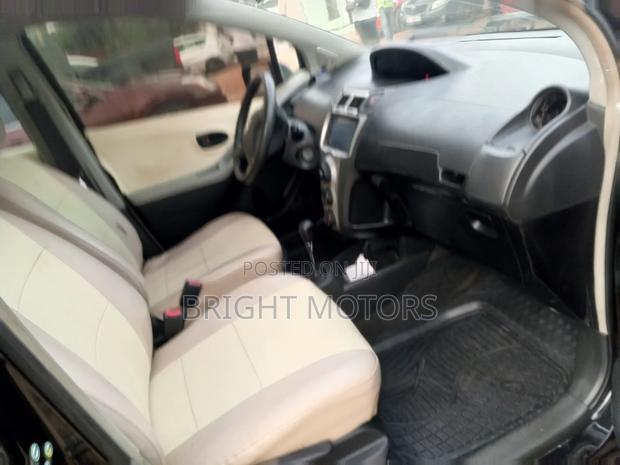 Toyota Vitz 2010 Black