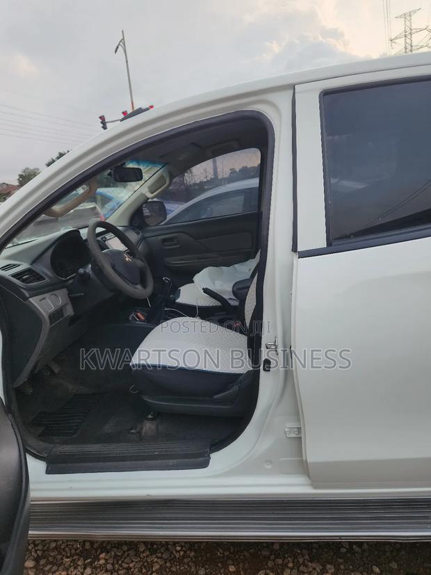 Mitsubishi L200 2017 White