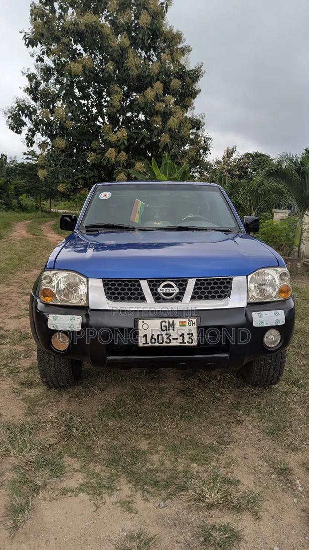 Nissan Hardbody 2013 Blue