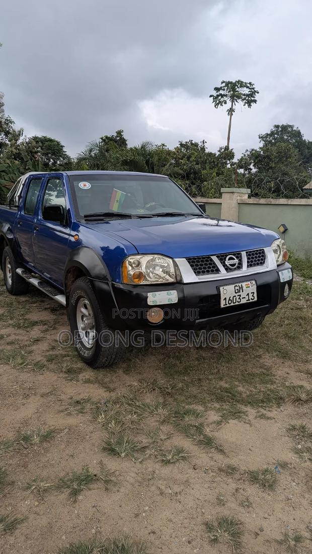 Nissan Hardbody 2013 Blue